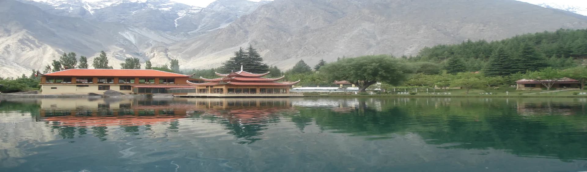 Top Ladakh Resorts for a Luxurious Stay Around the Himalayas