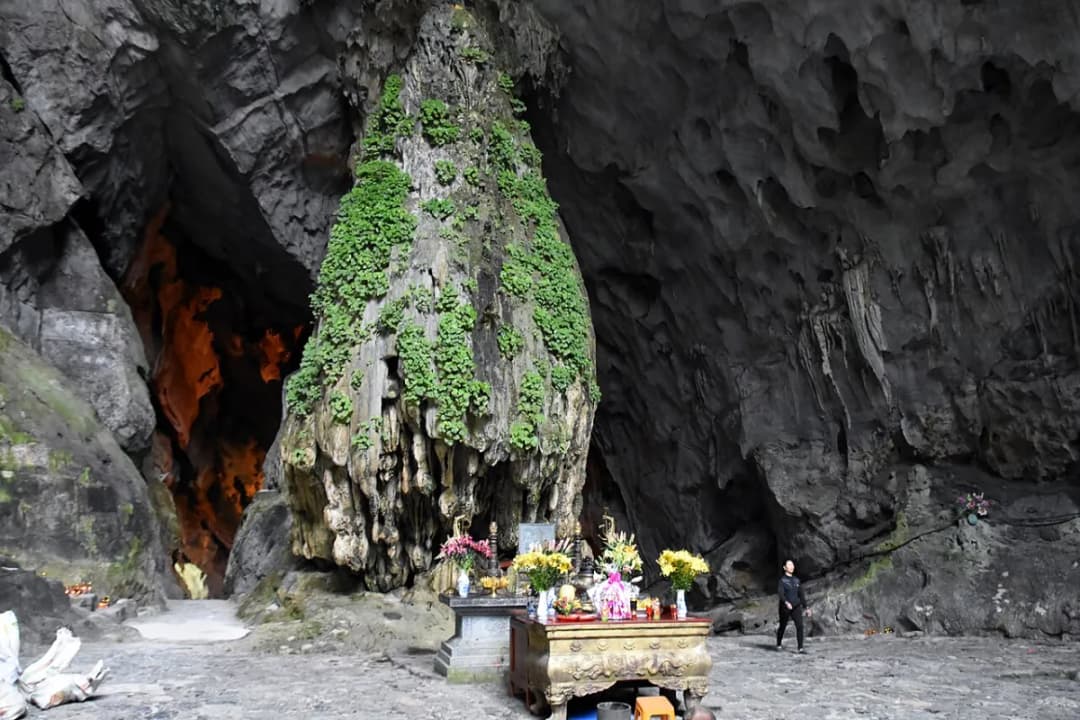 Huong Tich Cave (Inner Temple)