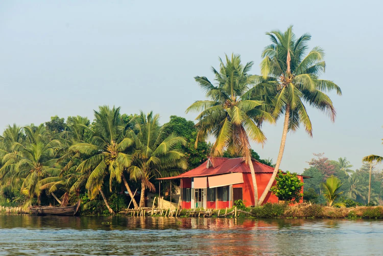Kerala Highlands & Backwaters Escape Tour
