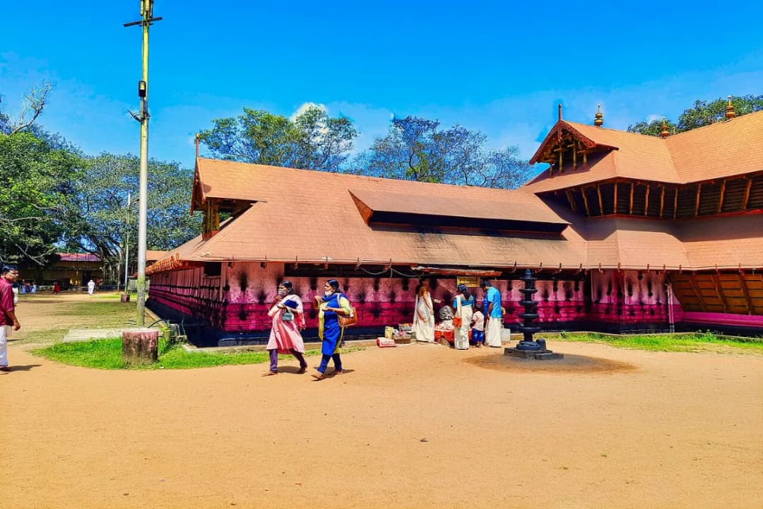 Kalam Ezhuthum Pattum Ritual