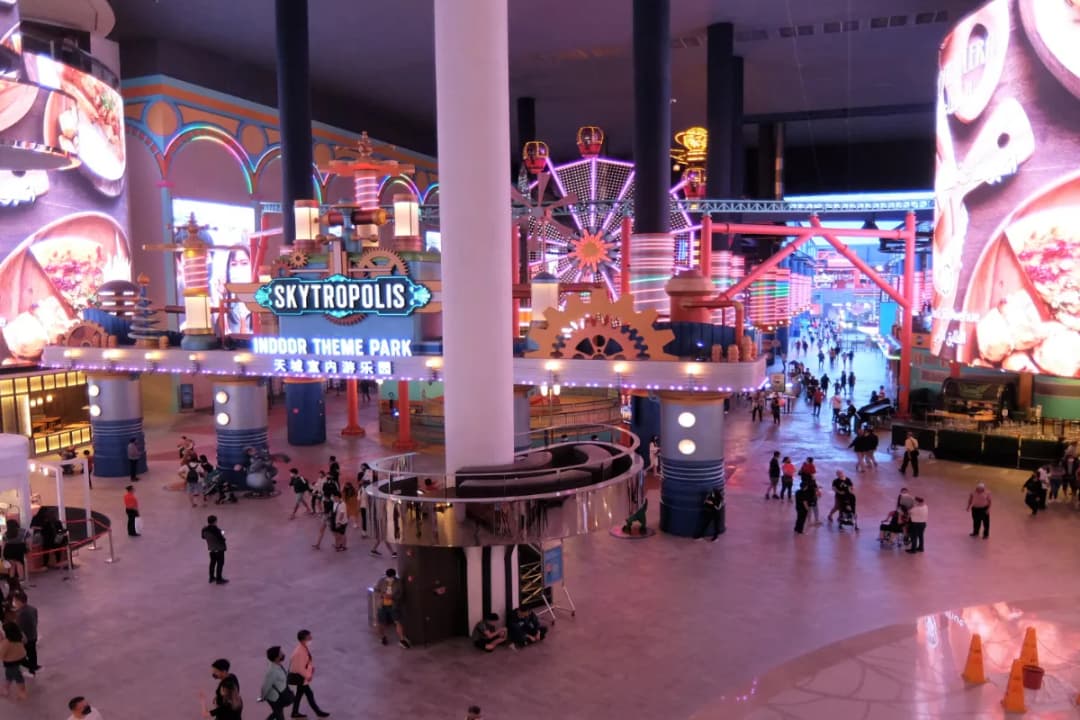 Skytropolis Indoor Theme Par