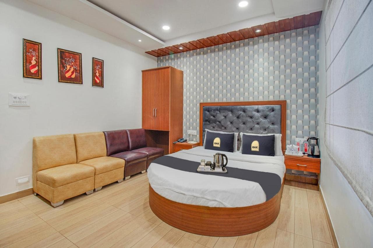 Hotel S V Grand Varanasi