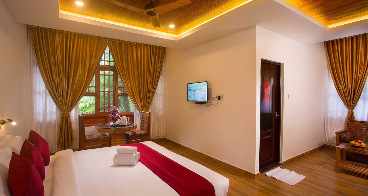 At Wood Resort Munnar 