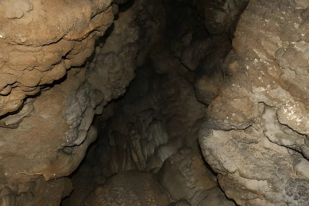 Mawjymbuin Cave