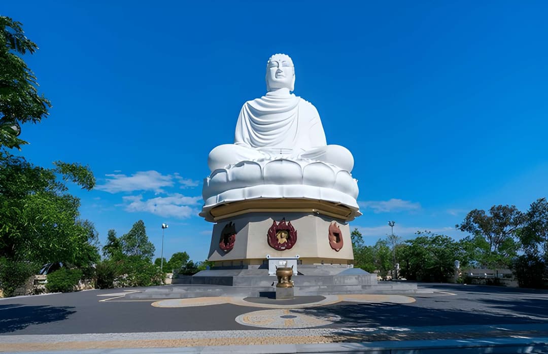 Giant White Buddha Statue