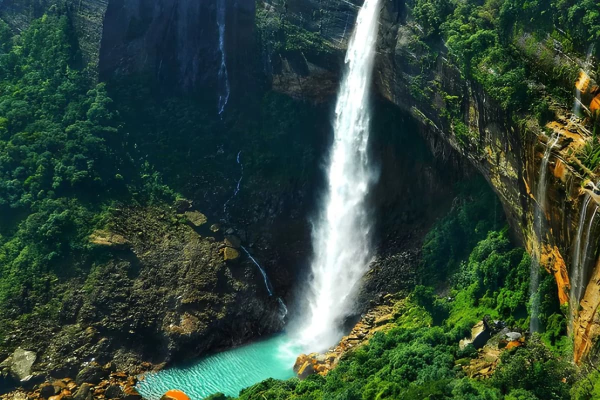 Nohkalikai Falls