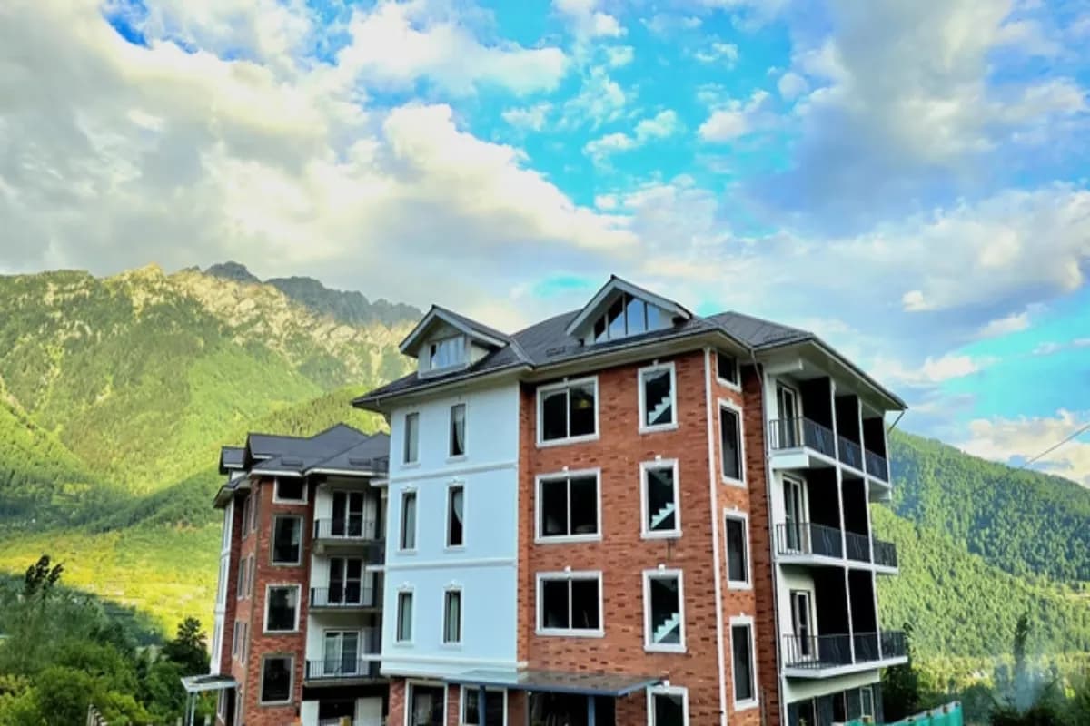 Hotel Twin Towers by D’Foy