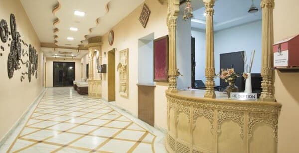 Priya Hotel