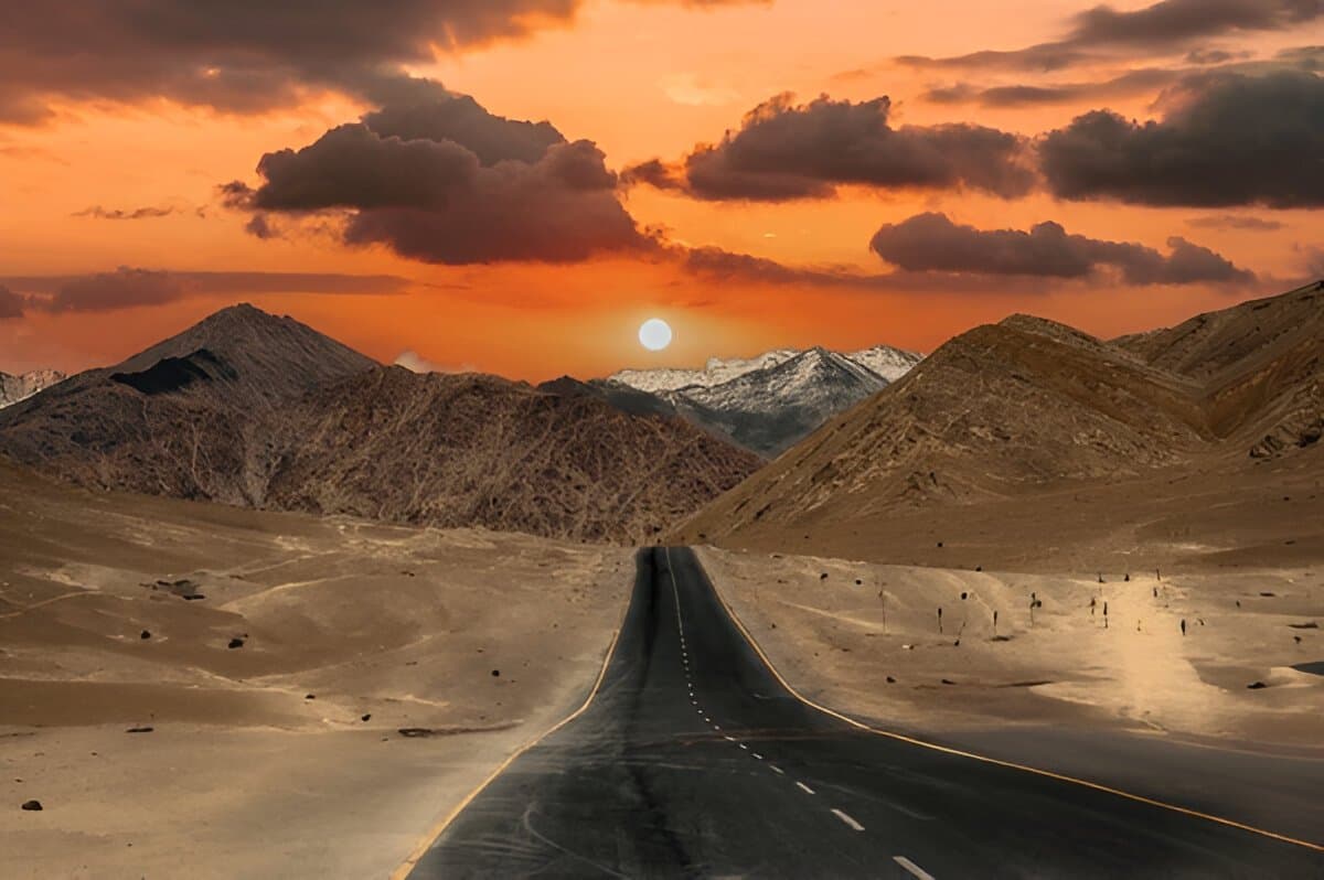 Indus-Zanskar Sangam & Magnetic Hill Sightseeing Tour