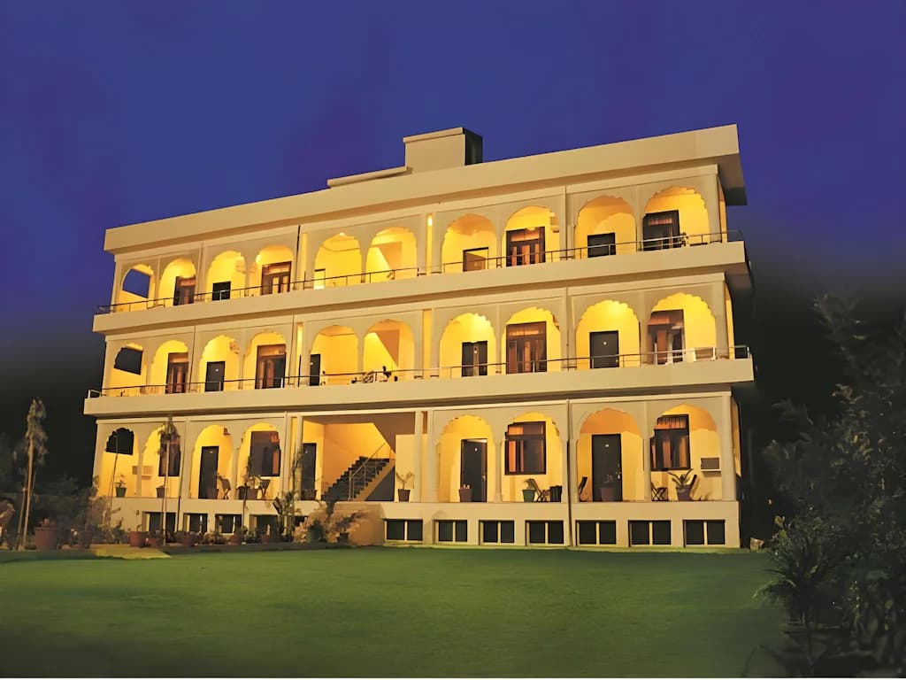 Hotel Ananta palace