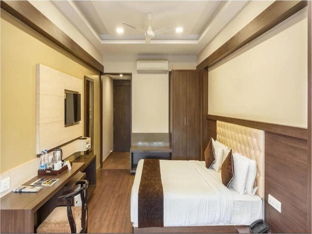 Hotel Rajwara Palace