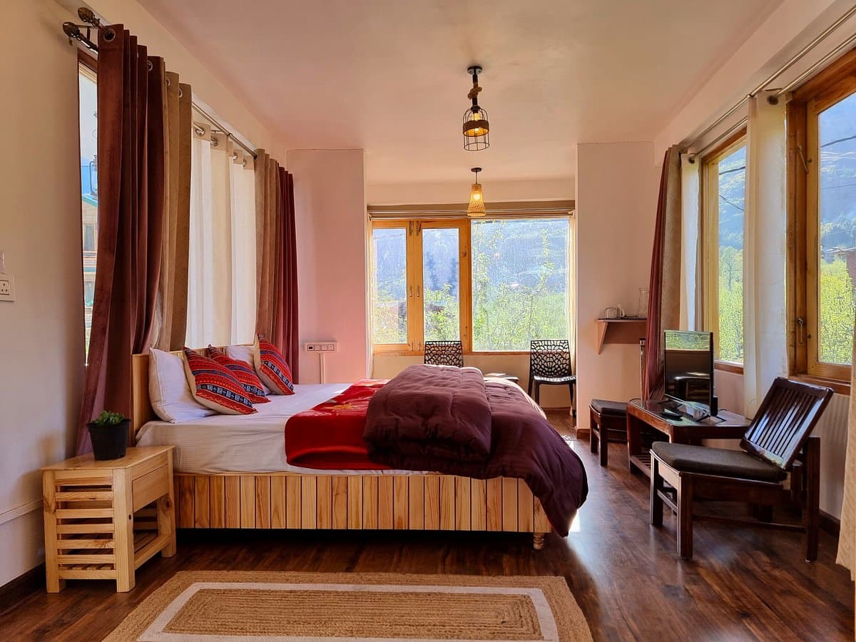 Top 10 Budget Hostels in Manali