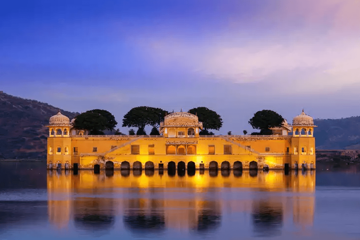 Udaipur Honeymoon Package with Lakes, Palaces & Love