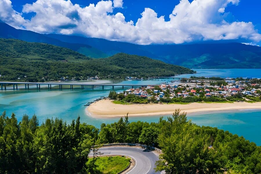Lang Co Beach