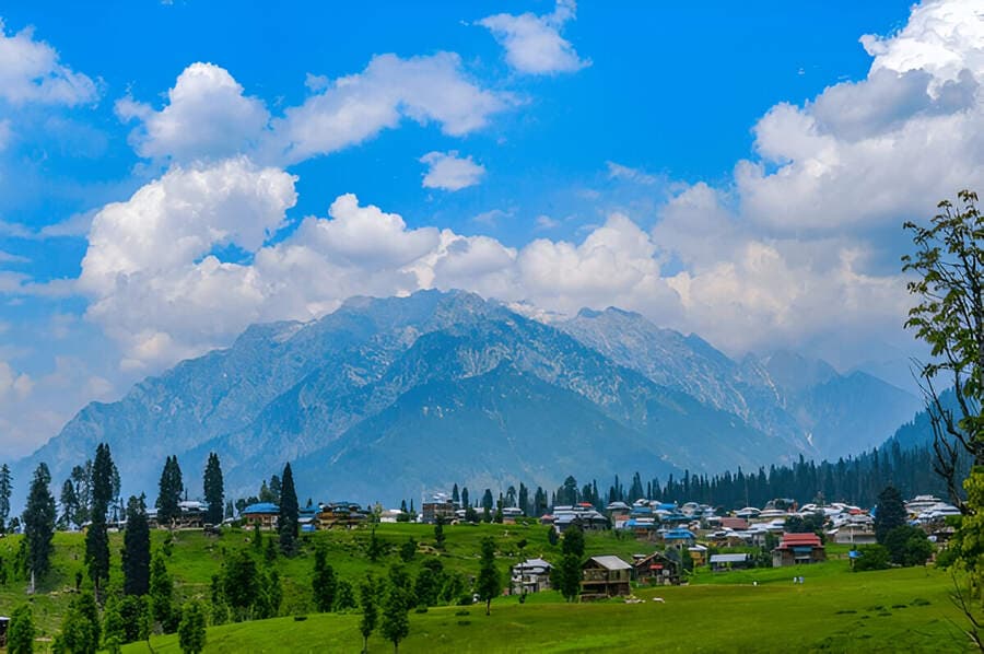 Kashmir Tour for Family with Flights: Your Dream Vacation Awaits