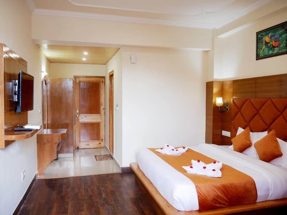 Hotel New Ambika International (Mall Road Hotel)