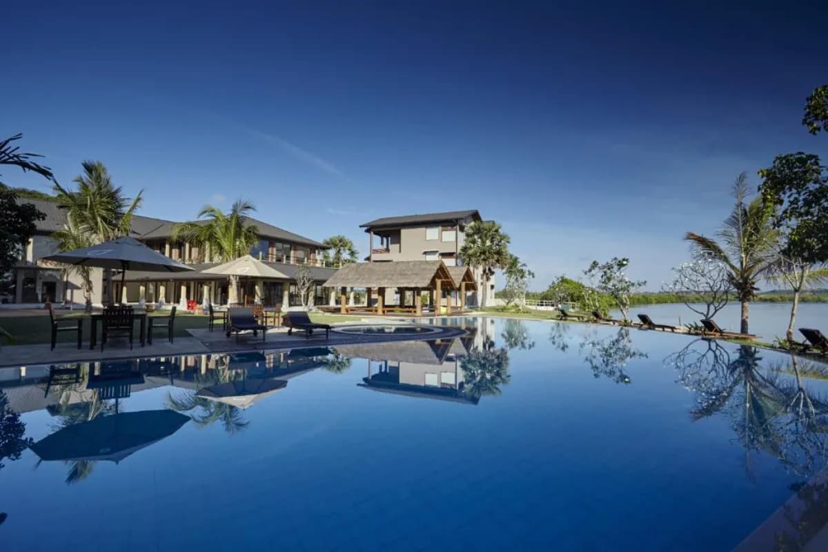 Amaranthé Bay Resort & Spa