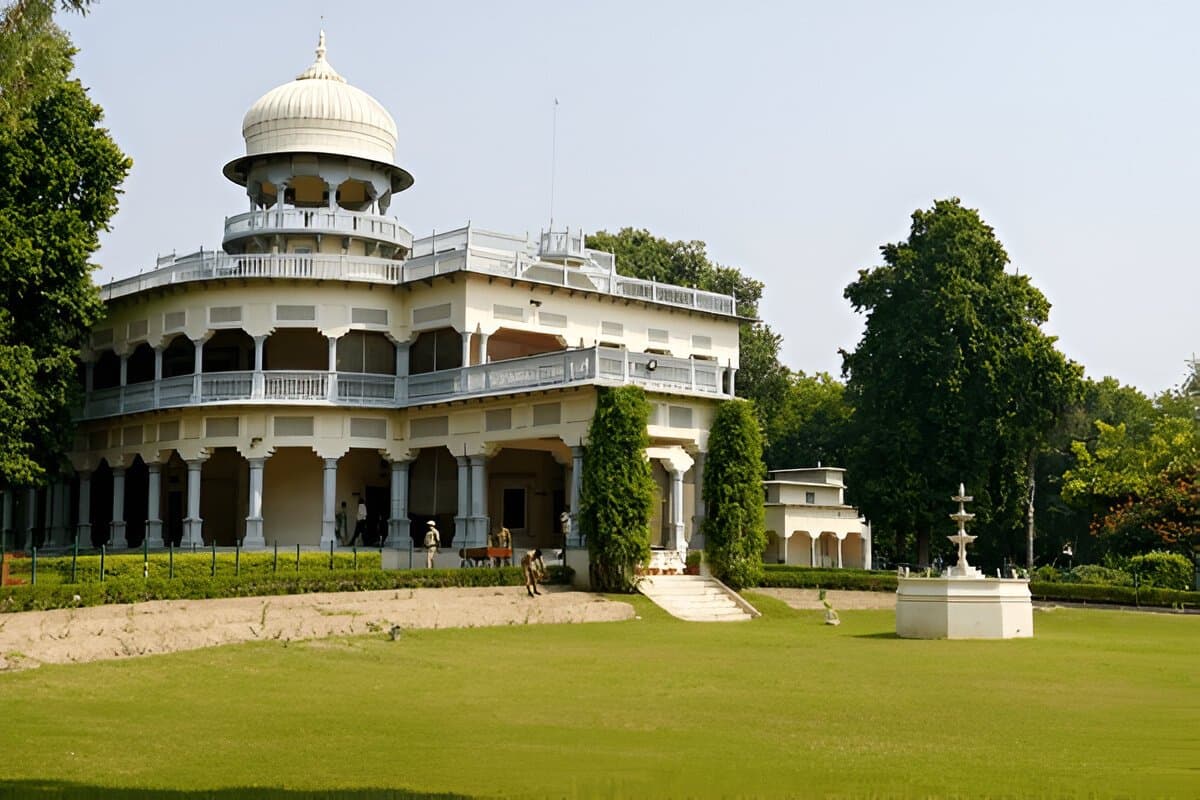  Trip to Ayodhya, Allahabad & Varanasi 