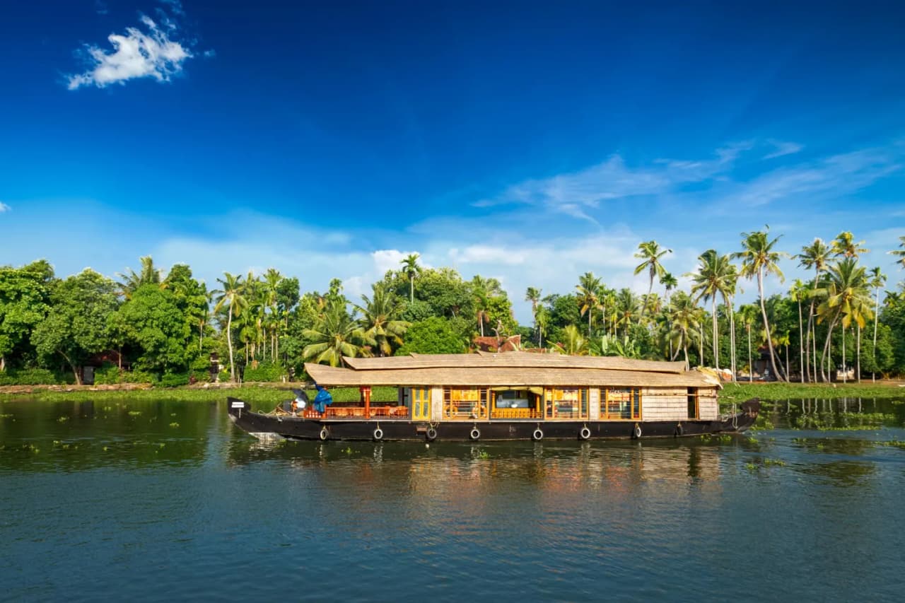 Kerala Nature Escape - Romantic Houseboat Cruise & Wildlife