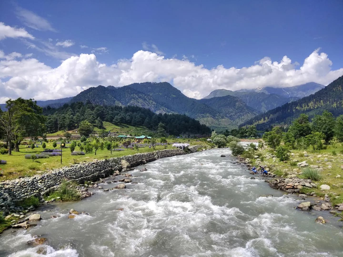 Timeless Kashmir Escape 