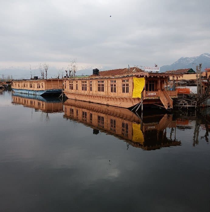 Deluxe Houseboat Kashmir