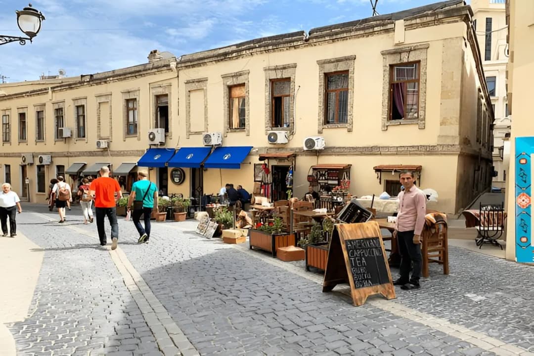 Cafes & Street Food Stalls