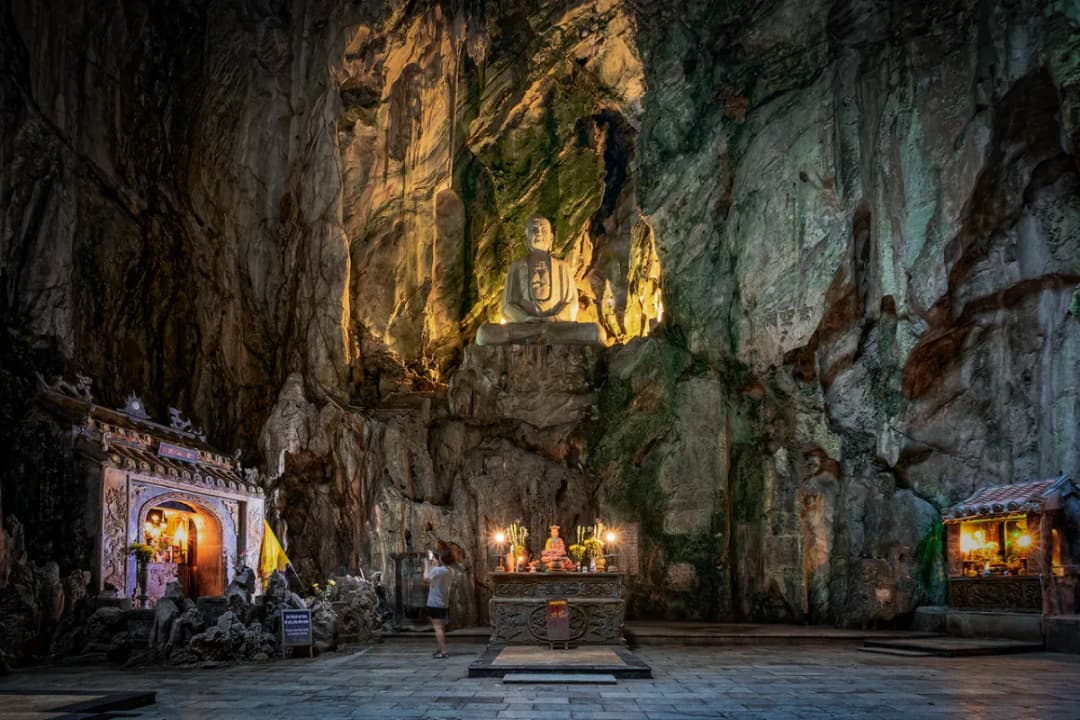 Huyen Khong Cave