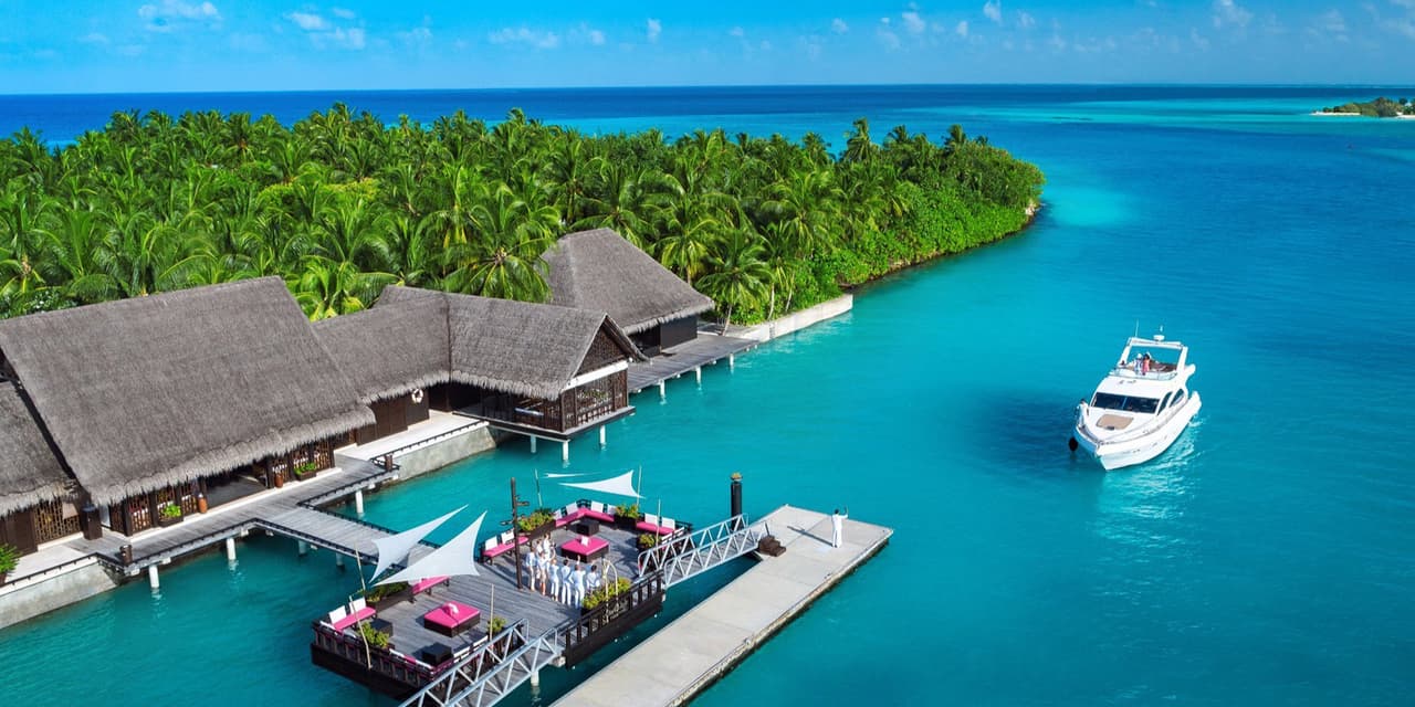 White Pearl Beach Resort, Aggati