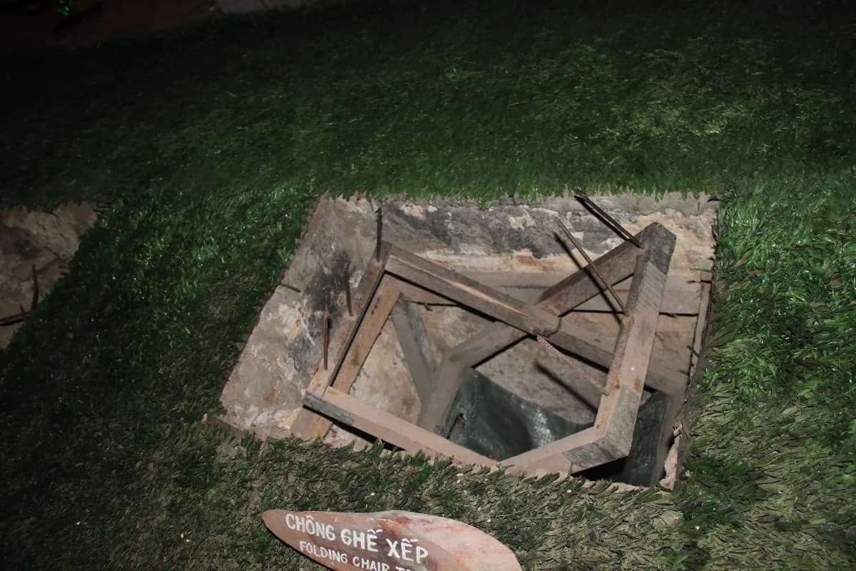 Cu Chi Tunnels