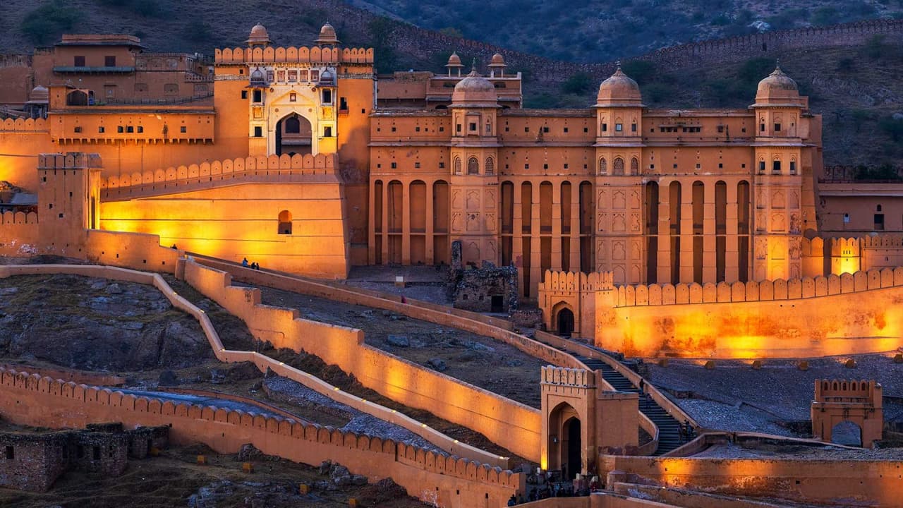 Rajasthan Royalty: Enchanting Honeymoon Tour to Explore the Land of Kings for 7 Days