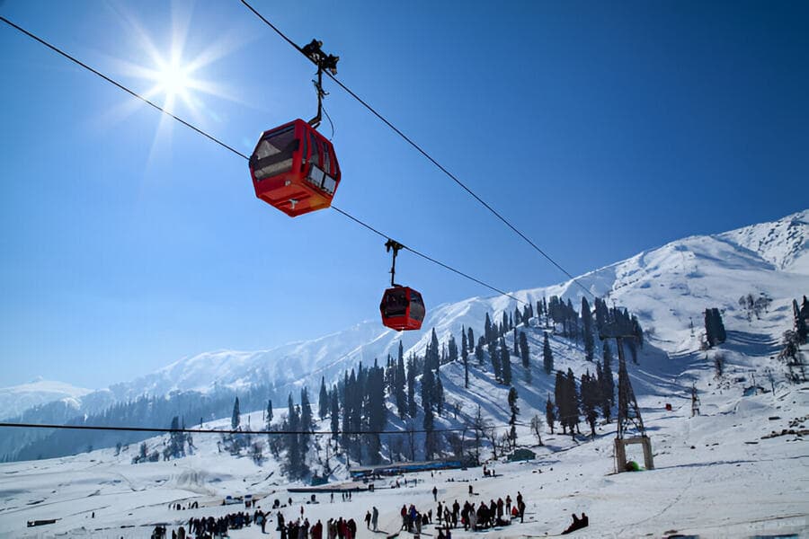 Best Honeymoon Packages for Gulmarg: Romantic Gulmarg Honeymoon Tour Package