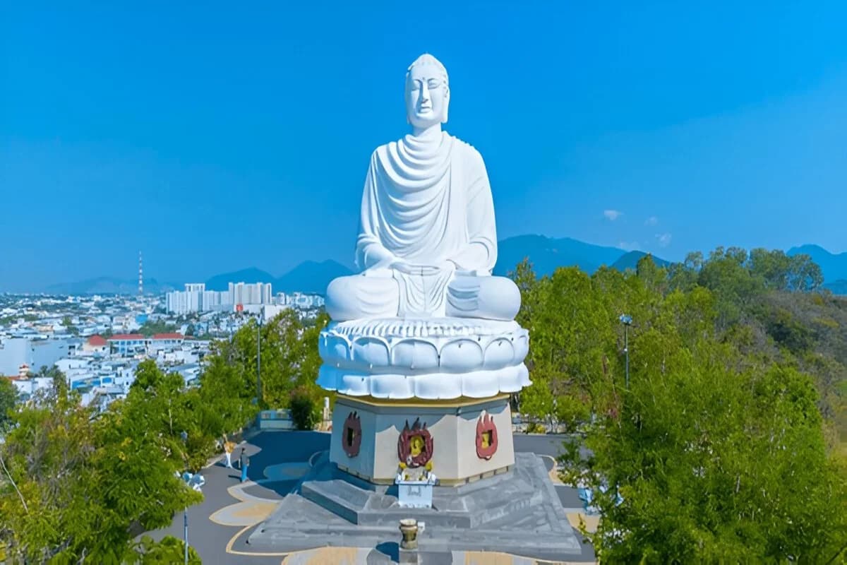 Long Son Pagoda, Vietnam