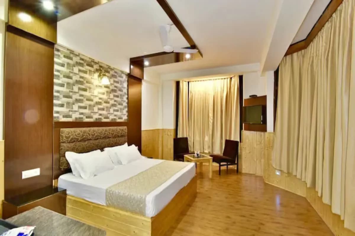 DLS Hotel Devlok