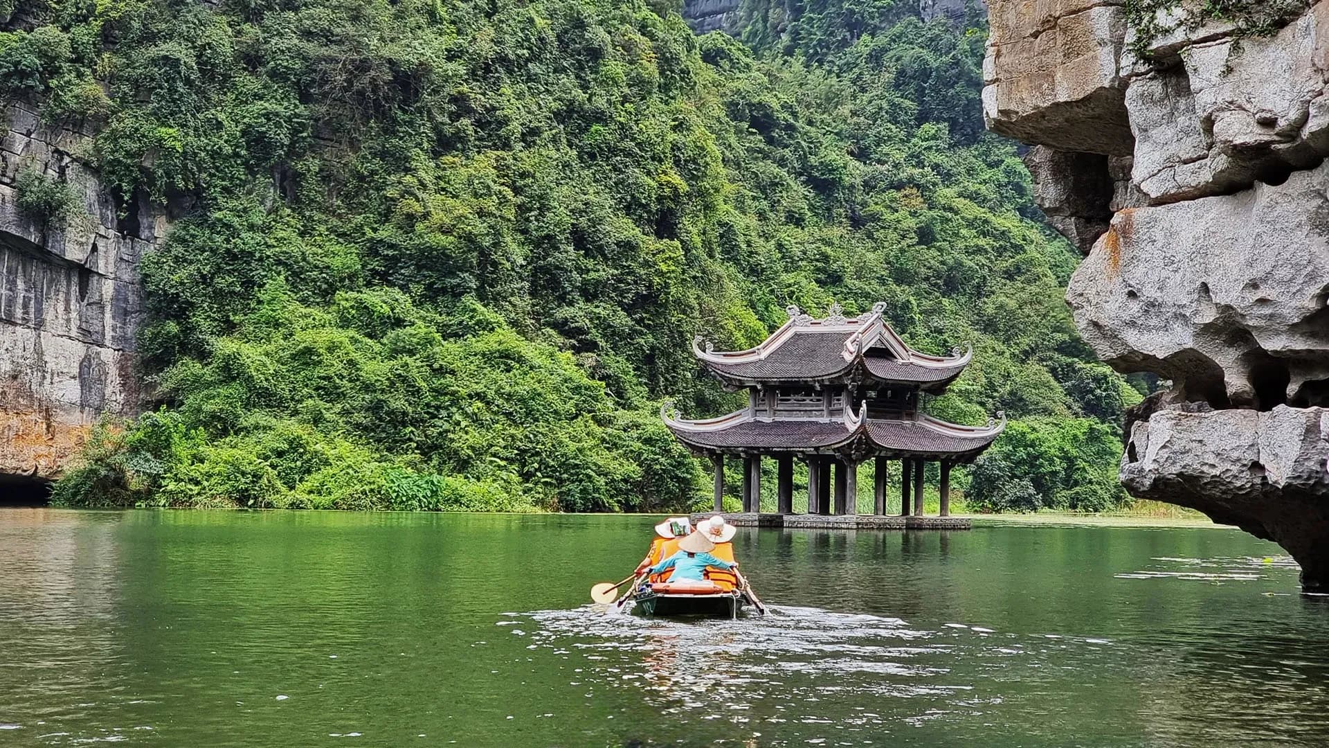 Ninh-Binh-Tour-1-day-Saigon-Adventure-