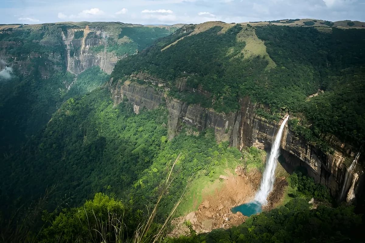 Nohkalikai Falls