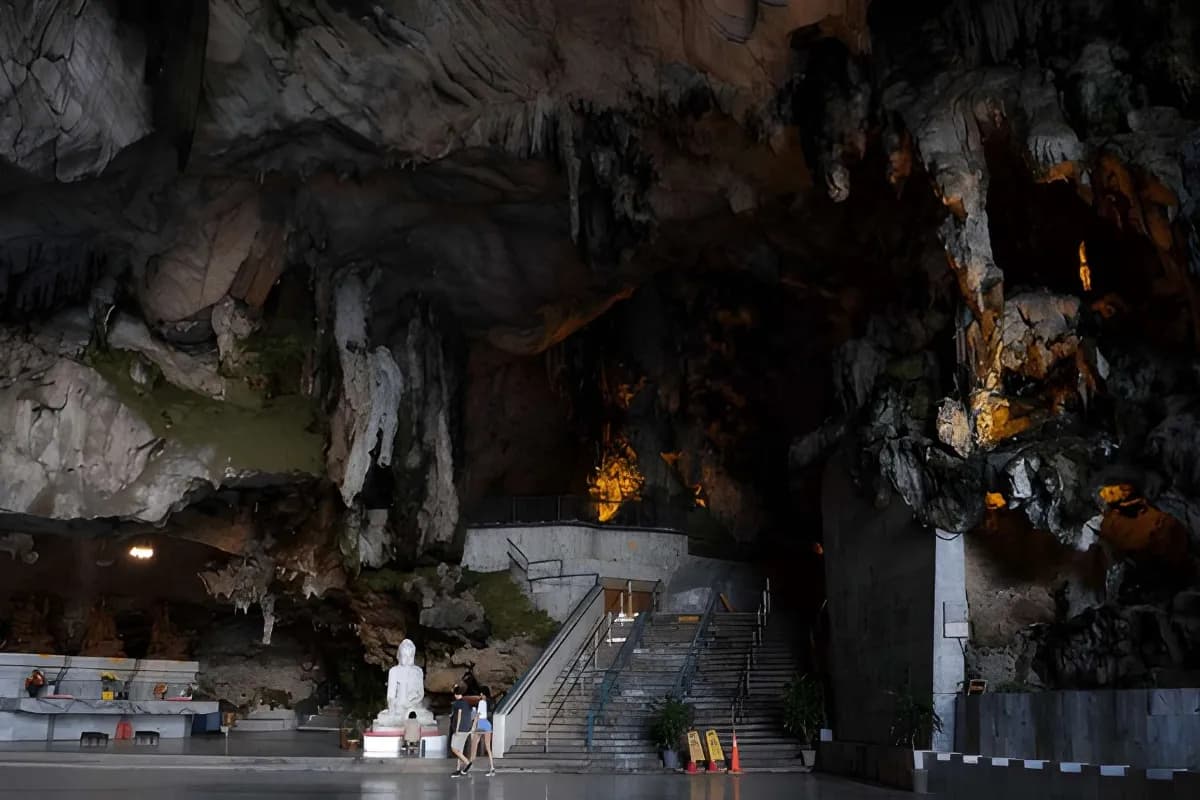 Kek Lok Tong Cave Temple