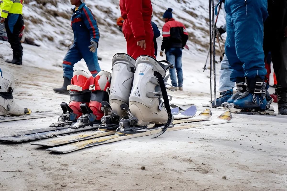 Skiing in Manali