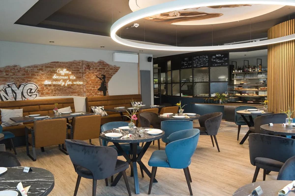 Late Lounge