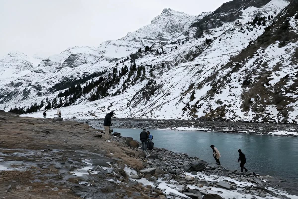 Skiing in Manali