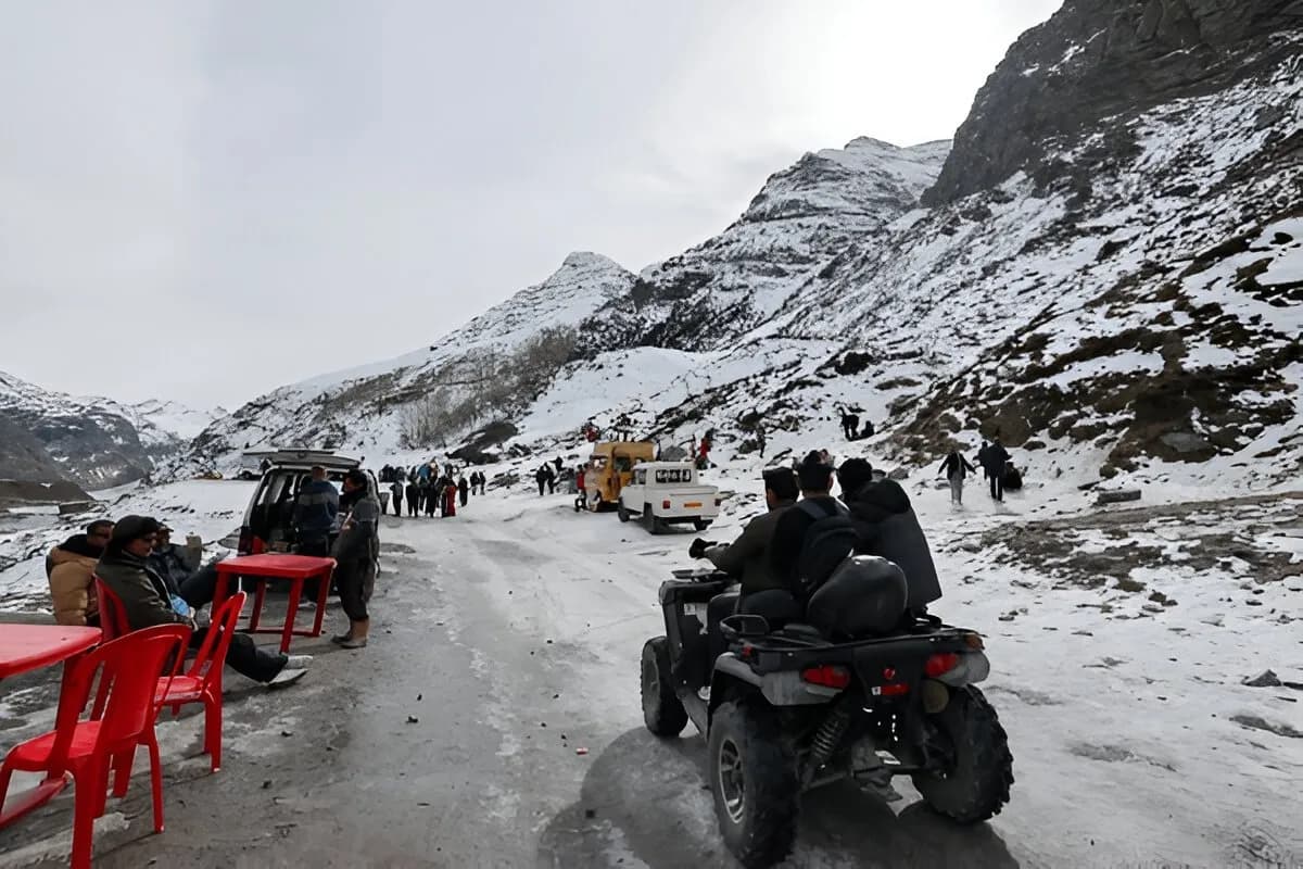 Skiing in Manali