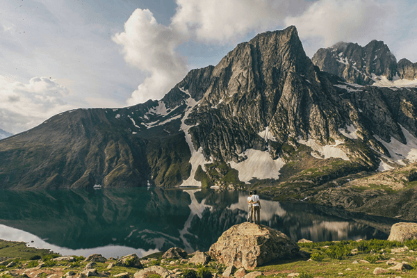 Explore Kashmir with the Best Family Tour Packages